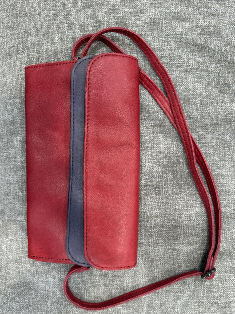 Linea Pelle leather, adjustable strap crossbody